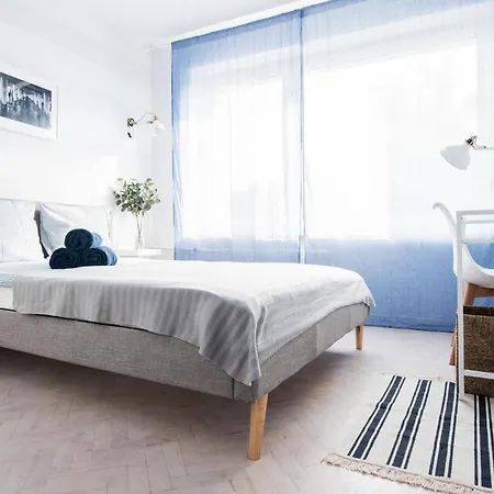 Przylesny Przy Dworcu Z Miejscem Postojowym Gdynia